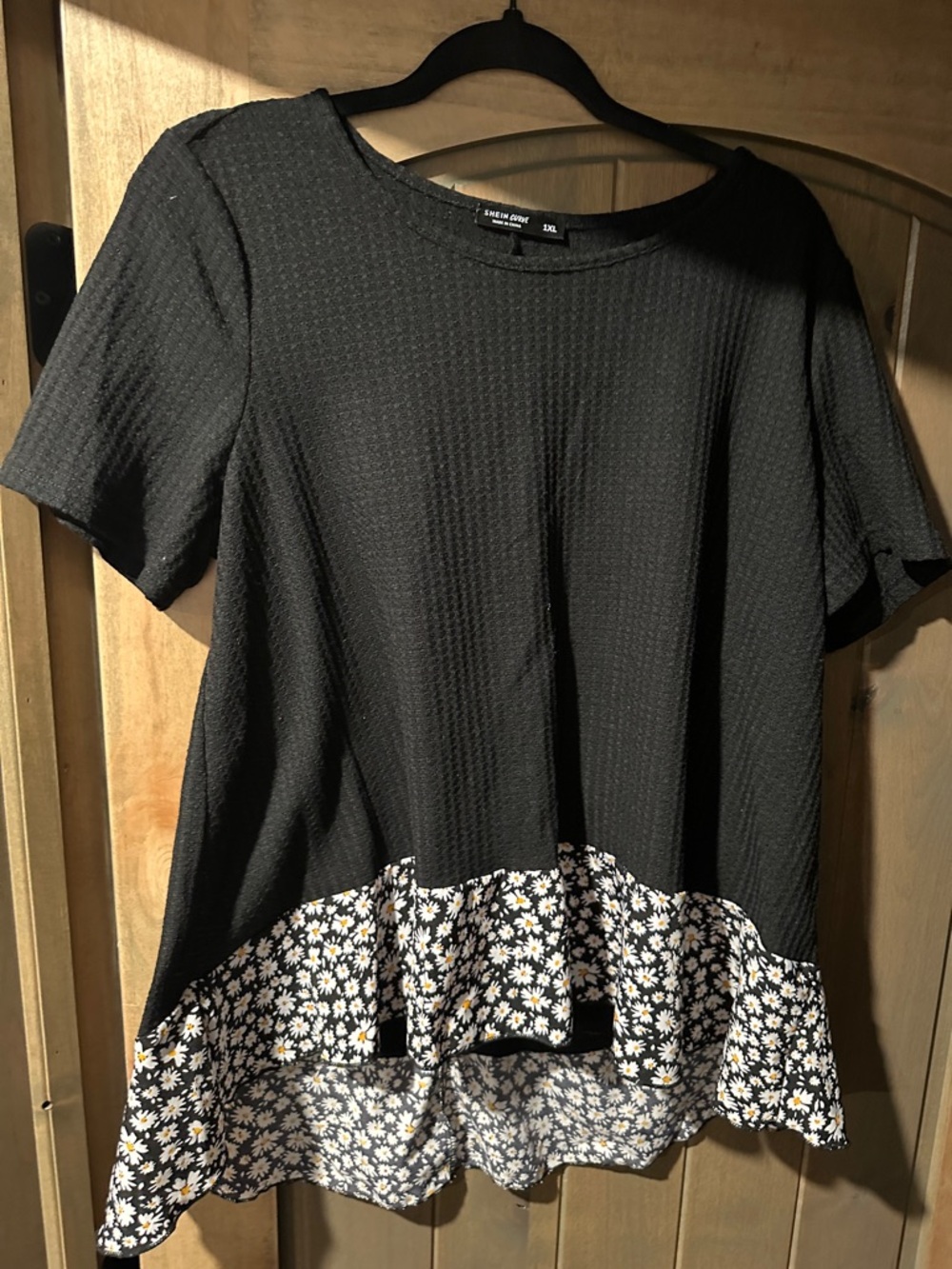 SHEIN Black Short-Sleeve Top with Daisy Ruffle Hem